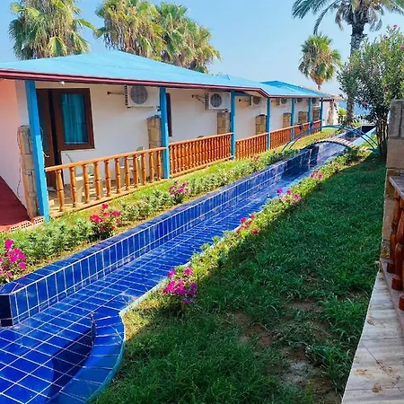Anessa Beach Hotel ホテル 4*